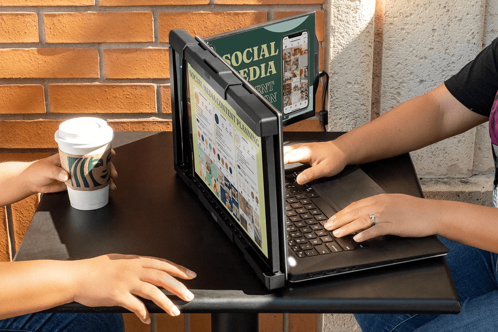 The Advantages Of A Cloud-Based Workflow In A Triple Monitor Laptop Configuration